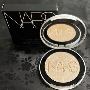 NARS Radiant Gold Highlighter